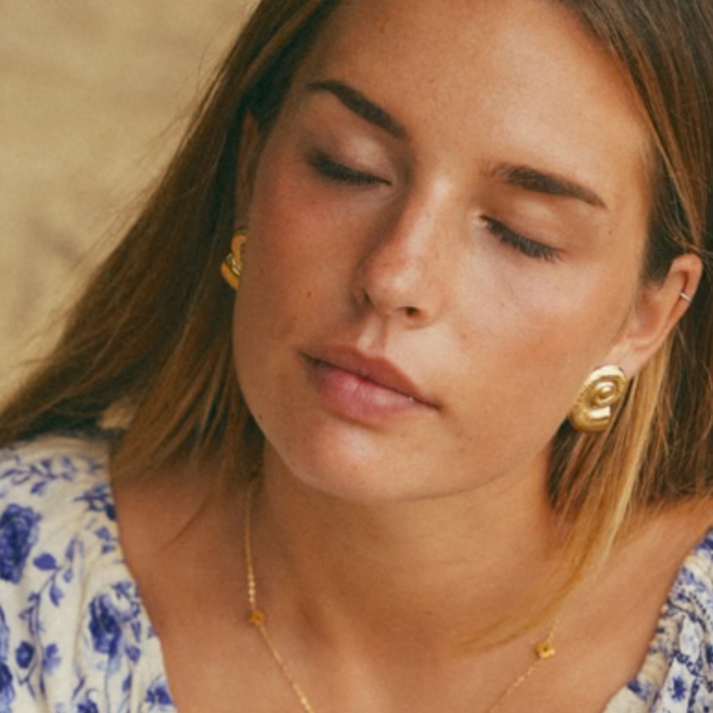 Gold Shell Earrings - Picture 3 of 4